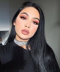 Siyah Elbiseye Uygun Makyaj Siyah Elbise Makyaj Makyaj Look Sac Stilleri
