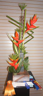 Victoria Chandler Took All Of The Top Awards For Her Creative Angular Award F Large Flower Arrangements Unique Flower Arrangements Tropical Floral Arrangements