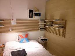 Un design épuré et minimaliste, avec des tablettes pratiques pour ranger des livres ou garder les lunettes à portée de main. Epingle Par Marek Mika Sur Inspiration Deco Appartement Idee Chambre Deco Chambre