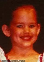 Jennifer garner:explains to katie couric why her teen daughter is too young for instagram. Jennifer Garner Throws It Back To Her Preschool Days Daily Mail Online