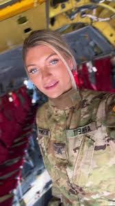 Lisa Arnett's Instagram, Twitter & Facebook