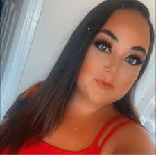 Hi all I'm not from ponte but wanting to come over 9th may to watch music  man Mike at the last bank and wondering where me and my partner can stay for