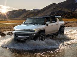 The hummer's appeal comes from its earlier iconic iterations and the styling appears to be a more traditional truck than the edgy polarizing look of the tesla cybertruck. 2024 Gmc Hummer Ev Suv Preview