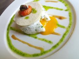 Une Recette Signature De Jean Francois Piege Un Jaune D Oeuf Emprisonne Dans Un Blanc En Neige Tres Recettes De Cuisine Recette Gastronomique Alimentation