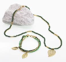 Mein name ist nadine, ich bin 1989er baujahr und ich liebe häkeln, backen und basteln er war mein erster versuch nach einer japanischen anleitung. Perlenkette Und Armband Bastelanleitung Buttinette Bastelshop