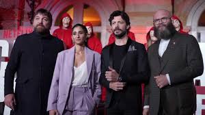Bogotá, de la casa de papel, tiene que ir a grabar con custodia. Los Protagonistas De La Casa De Papel En Bogota Video De La Alfombra Roja 18 07 2019 Clarin Com