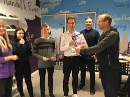 Lokal reklamemand var dommer for handelsskolens elever