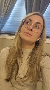 Stephanie Tennant's Instagram, Twitter & Facebook