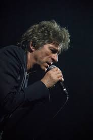 Il est considéré comme un spécialiste en matière de chanson française, de rock et de musiques du monde. Avis Et Critique Du Concert De Hubert Felix Thiefaine Le 29 Avril 2016 L Usine Istres Par Jacques 2 Chabannes