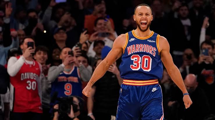 Warriors' Stephen Curry breaks NBA's career 3-point record, surpassing Ray  Allen | CBC Sports