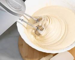 Gambar Serabi batter being mixed in a bowl