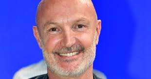 Frank Leboeuf propriétaire de 2 maisons avec piscine et sans filtre sur ses  revenus, "j'ai quadruplé mon salaire"