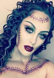 Schminken Zu Halloween Hilfreiche Tipps Fur Den Perfekten Look Scaryhalloween Makeupideas Vampire M Schminken Halloween Halloween Schminken Mann Halloween
