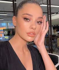 The Most Popular Makeup Trends Throughout History That You Can Wear Today In 2020 Makeup Trends Makeup Makeup Looks