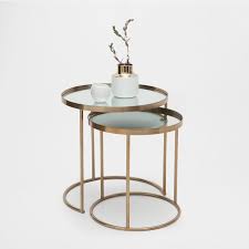 Mesa De Ninho Redonda Dourada Conj De 2 Bancos E Moveis Auxiliares Decoracao Zara Home Brasil Furniture Side Tables Occasional Furniture Decor