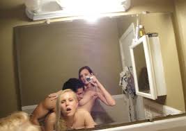 three some bathroom selfie Porn Pic - EPORNER