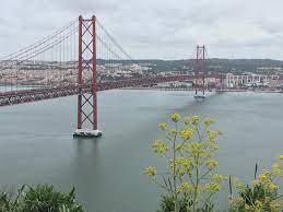 Factos e números da ponte 25 de abril. Navio Mercante Embate Contra Pilar Sul Da Ponte 25 De Abril Renascenca