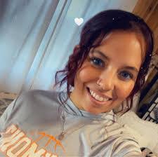 Ella Devore's Instagram, Twitter & Facebook