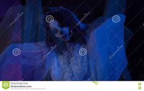 Maybe you would like to learn more about one of these? Horrorszene Vom Film Mit Totem Madchen Im Weissem Hochzeitskleid Und Schleier Gruselige Sichthalluzination In Form Stock Footage Video Von Phantasie Poltergeist 82290412