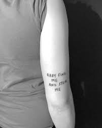 Putem fi siguri ins c tatuajele au aprut nc din evul mediu i au fost aduse pe pmnt romnesc de ctre greci. Tatuajele Astea Sunt NiÈte DeclaraÈii De Dragoste In Piele