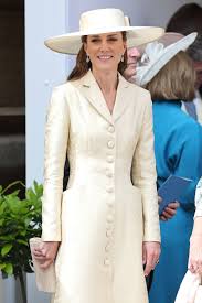 Kate Middleton lleva zapatos pumps color beige para celebrar el Día de la Jarretera