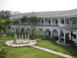 Kini, memandangkan ia suatu warisan sejarah, istana itu telah berubah peranannya menjadi muzium. Seri Menanti Resort In Kuala Pilah Room Deals Photos Reviews