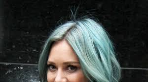 Hey everyone, so my blue hair faded into a murky green color and i was not a fan. Hilary Duff Talks About The Decision To Dye Her Hair Blue Green Glamour