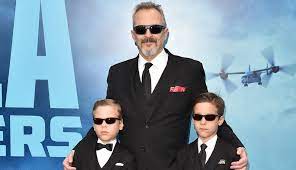El escultor no vio con buenos ojos el posado que protagonizó su ex con dos de sus hijos en un estreno. Miguel Bose Posa Por Vez Primera Con Sus Hijos En Un Estreno En Los Angeles Gente Y Famosos El Pais