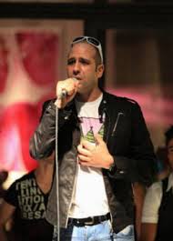 Trama, cast, trailer, gallerie, boxoffice, premi, curiosità e news. Film Cado Dalle Nubi Recensione E Foto