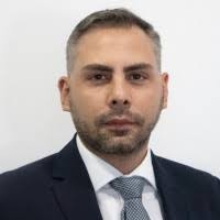 200+ perfiles de «Blair»