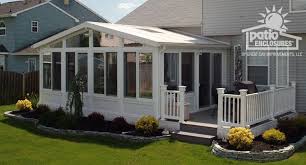 Pin By Kathy Russell On Sunrooms Screened Rooms Indoor Outdoor Rooms Patio Enclosures Sunroom Designs Sunroom Addition