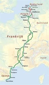 Bovenop steile rotskliffen aan de rivier de lot ligt het. 210 Ideeen Over Reizen Frankrijk Reizen Frankrijk Frankrijk Reizen