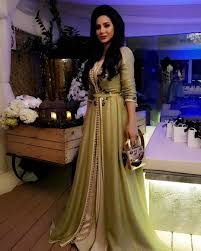 لجين عمران تتقن لعبة الإطلالات الرمضاني ة إطلالة رائعة في سحور ميساء مغربي جمالك Moroccan Dress Moroccan Caftan Traditional Dresses