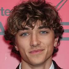 Orange Is the New Black' Fans Spot Pop Superstar in Role From 12 Years Ago 