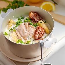 Huhnerfrikassee Mit Spargel Erbsen Und Morcheln Rezept Huhner Frikassee Huhnerfrikassee Frikassee