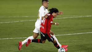 Es hijo del exfutbolista diego romero.primero se establecieron en villanueva de córdoba, en andalucía, pero posteriormente, a la edad de siete años, se mudaron a formentera en el año 2011, ya que su padre fichó por la sd formentera.durante el tiempo que su padre militó en las filas del. Quien Es Luka Romero El Nuevo Messi Que Hizo Historia En El Futbol Espanol Tyc Sports