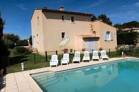 Gite De Vacances A La Tour D Aigues En Provence Alpes Cote D Azur Pour 6 Pers 120m Seloger Vacances