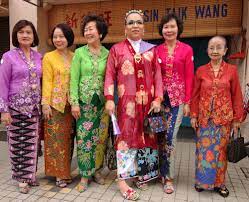 Menghapuskan amalan tradisional etnik asal dan mengamalkan budaya kumpulan dominan. Sharing Is Caring Budaya Material Non Material Bagi Etnik Di Malaysia