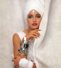 Madonna love makes the world go round (true blue (uk) 1986). 80s Madonna 1986 Madonna