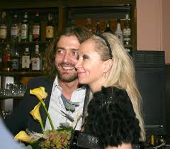 Z té doby pochází hity jako např. Bara Basikova Dobre Jidlo Umim Ocenit Bambi Klub