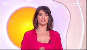 Eccovi servito il motivo di quella torta in faccia. Elisa Isoardi Prende In Giro Antonella Clerici E Stata Lei Foto