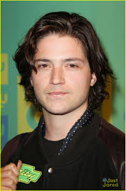 Eliza Taylor & Bob Morley Stop by the CW Upfronts & Dish