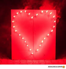krause sohn brennendes rotes herz zur hochzeit oder fur einen besonders romantischen heiratsantrag das rede hochzeit hochzeit beleuchtung hochzeit feuerwerk
