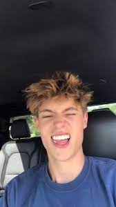 It definitely has a classy vibe to it and simply looks quite stylish. Tiktok De Llynnsain Llynnsain Veja Os Videos Mais Recentes De Llynnsain No Tiktok In 2021 Brown Hair Men Brown Hair Boy Men Blonde Hair