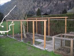 Dieses gehege passt ausgezeichnet in jeden garten. Hasengehege Im Garten Selbst Gebaut Youtube