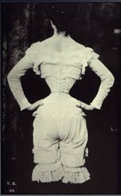 Scroll down and see the dresses, the hats and the hairstyles of this victorian period. 27 Shocking Facts About The Victorian Era That History Books Ignore