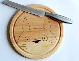 Mon Voisin Totoro Hacher Conseil Bois Brule Studio Ghibli Cuisine Ustensiles Hevea En Bois Planc Idees Pyrogravure Pirogravure Planche A Decouper