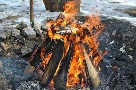 build a teepee this campfire infographic will help start your fire at the camp in no time this article will give you the perfect instruct キャンプ ファイヤー たき火 火災