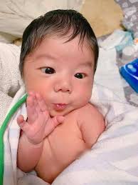 When Your Mother Spends Her Entire Pregnancy Taking Selfies 🤣