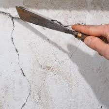 Comment Reparer Les Fissures D Une Facade Fissure Trucs Et Astuces Bricolage Comment Reparer
